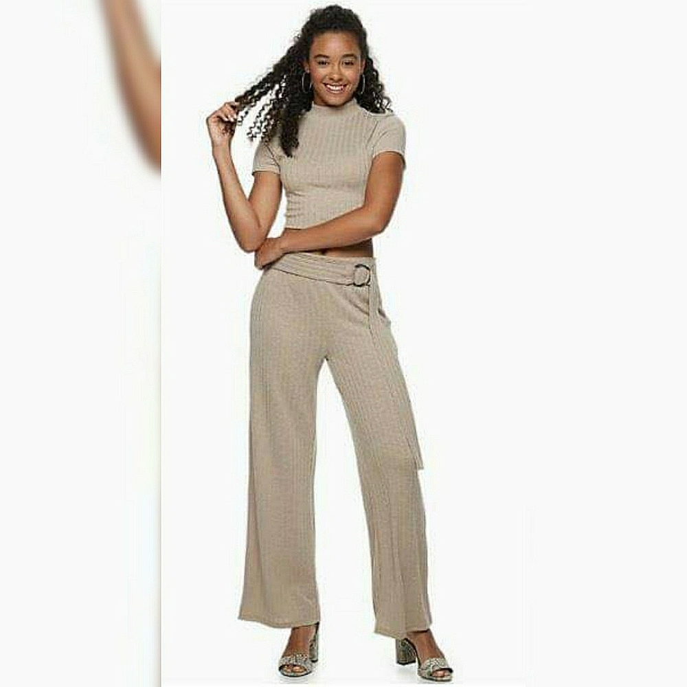 Almost Famous Large 2-Piece Mock Neck Top